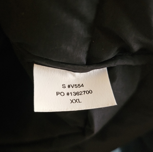 Vuori Black Puffer Jacket with High Collar and Slim Fit - Picture 4 of 7